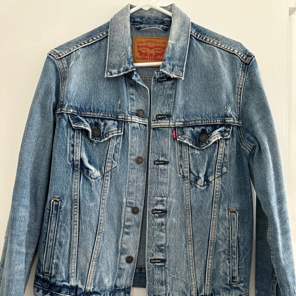 Levis men’s trucker jacket, size S, excellent condition